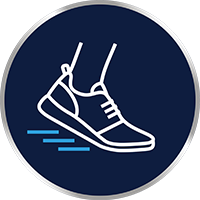 Persoane care practică multe activități sportive.