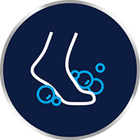 Spălați-vă foarte bine picioarele cu apă și săpun cu pH neutru și uscați-le cu atenție.